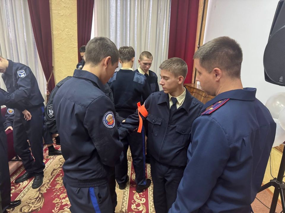 Сотрудники Следственного комитета и Росгвардии провели урок тактической медицины для кадетов Сотрудники Следственного комитета и Росгвардии провели урок тактической медицины для кадетов