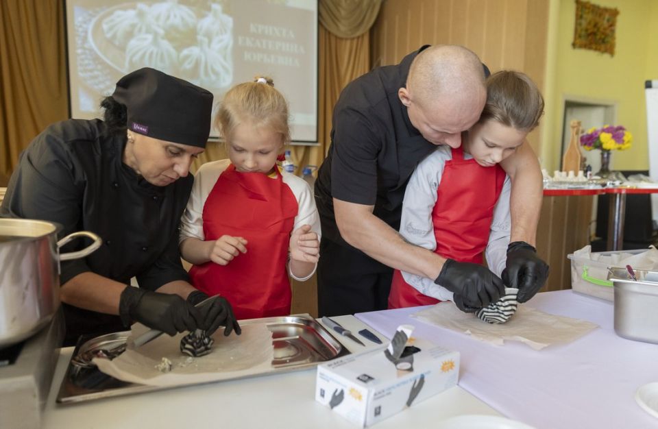 Министр образования и науки ДНР Олег Трофимов подвел итоги третьей недели акции «Учиться в Донбассе» Министр образования и науки ДНР Олег Трофимов подвел итоги третьей недели акции «Учиться в Донбассе»