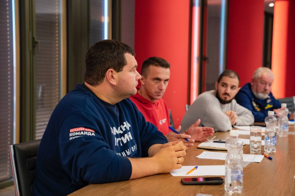Денис Шимановский: На совещании волонтерского штаба #МЫВМЕСТЕ.Вода подвели промежуточные итоги работы Денис Шимановский: На совещании волонтерского штаба #МЫВМЕСТЕ.Вода подвели промежуточные итоги работы