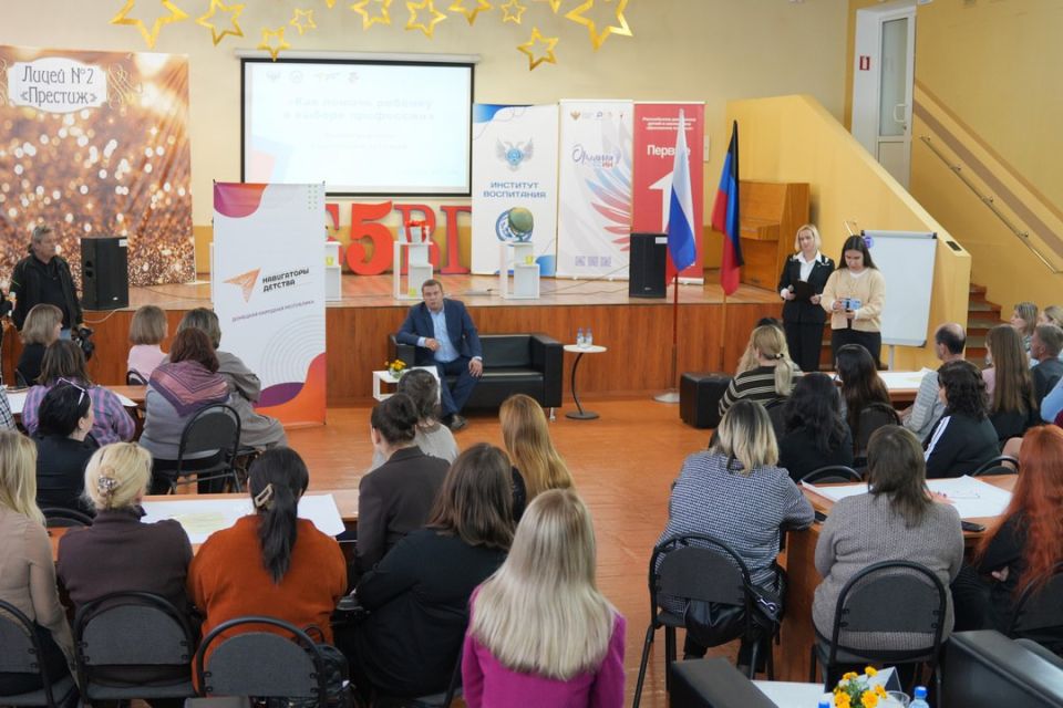 Министр образования и науки ДНР Олег Трофимов подвел итоги третьей недели акции «Учиться в Донбассе»