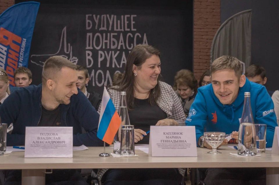 Владислав Подкова: В Донецке прошёл полуфинал «Лиги Ораторов» Владислав Подкова: В Донецке прошёл полуфинал «Лиги Ораторов»