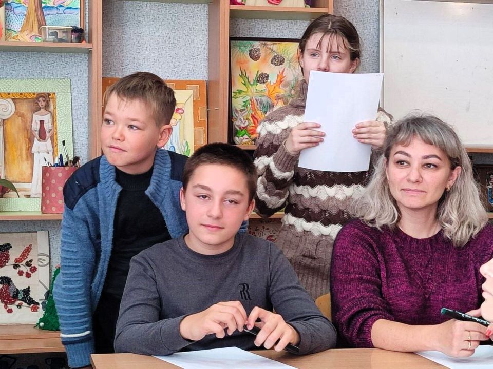 Дети защитников побывали в театральной гостиной Дети защитников побывали в театральной гостиной