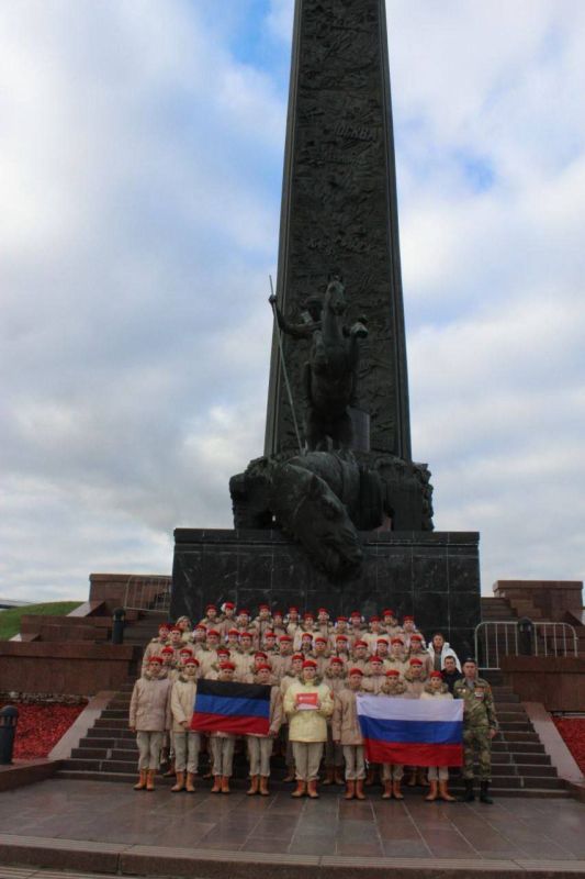 Юнармейцы Волновахского муниципального образования получили уникальную возможность посетить столицу России и прикоснуться к великой истории Юнармейцы Волновахского муниципального образования получили уникальную возможность посетить столицу России и прикоснуться к великой истории