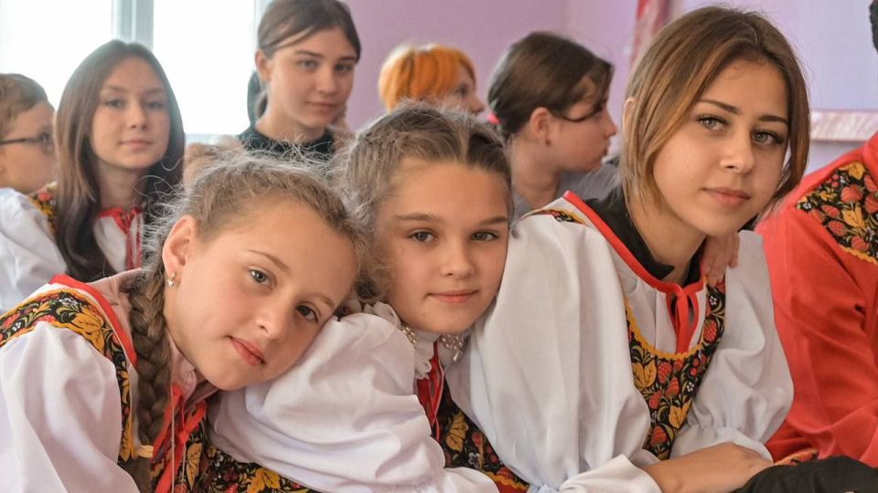 Показали знания. В преддверии праздника сектор молодёжной политики отдела молодёжи, спорта и туризма Администрации Старобешевского муниципального округа провёл в ГБОУ «Придорожненская школа Старобешевского м.о.» викторину ко... Показали знания. В преддверии праздника сектор молодёжной политики отдела молодёжи, спорта и туризма Администрации Старобешевского муниципального округа провёл в ГБОУ «Придорожненская школа Старобешевского м.о.» викторину ко...