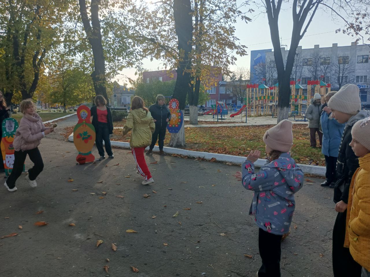Сегодня, 24 октября, в День Русской Матрёшки, сотрудники МБУ "Центр культуры и досуга города Дебальцево" подарили юным жителям города яркий и запоминающийся праздник! Для детей была организована увлекательная игровая... Сегодня, 24 октября, в День Русской Матрёшки, сотрудники МБУ "Центр культуры и досуга города Дебальцево" подарили юным жителям города яркий и запоминающийся праздник! Для детей была организована увлекательная игровая...
