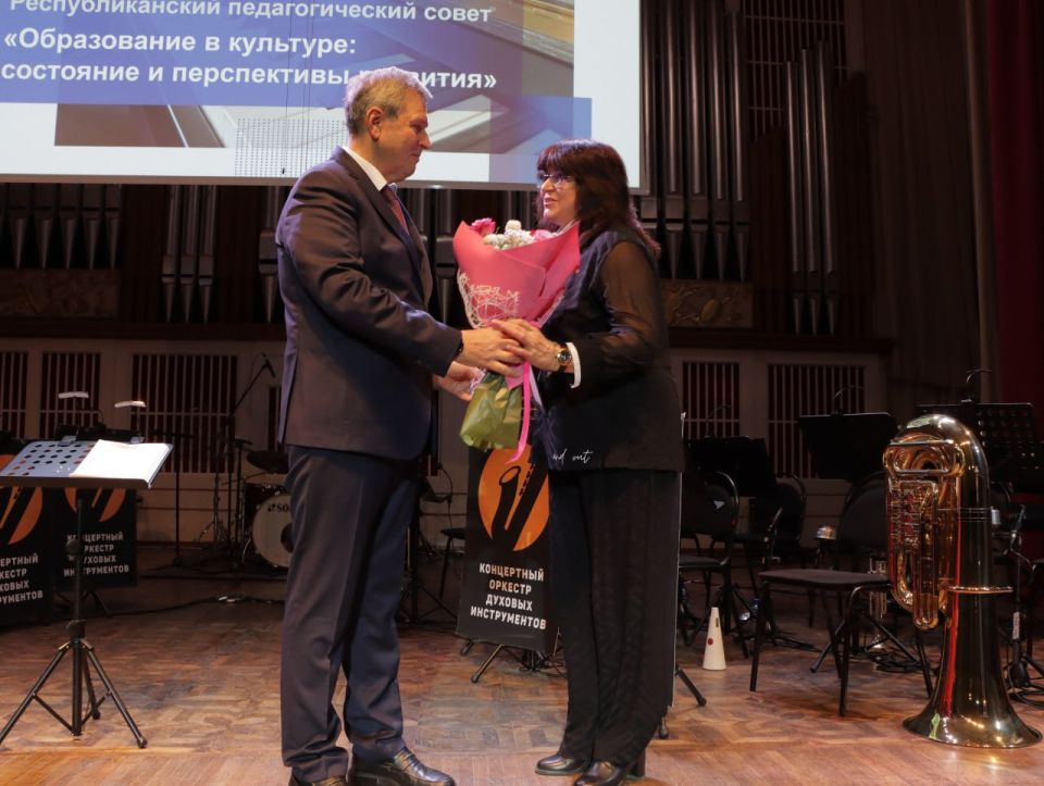 Николай Михайлов: Директор Комсомольской детской музыкальной школы получила награду от Минкультуры ДНР Николай Михайлов: Директор Комсомольской детской музыкальной школы получила награду от Минкультуры ДНР