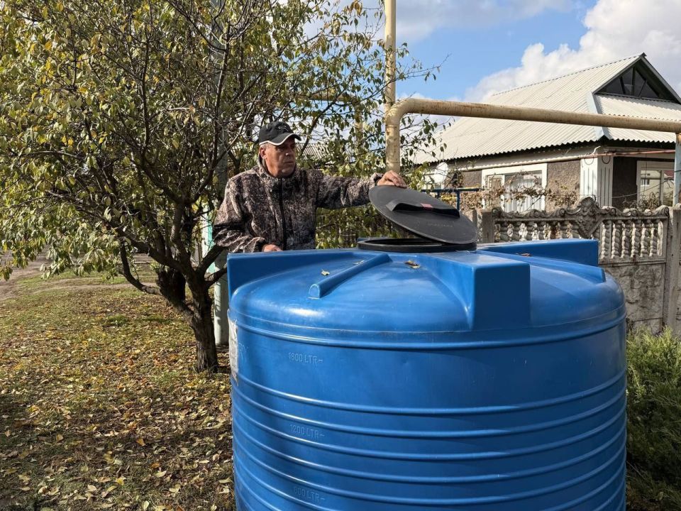 В соответствии с поручением Главы ДНР, 24 октября 2025 года депутаты Ясиноватского муниципального совета Анна Бондарь, Валерий Аксенов и Елена Исаенко промониторили пункты раздачи воды В соответствии с поручением Главы ДНР, 24 октября 2025 года депутаты Ясиноватского муниципального совета Анна Бондарь, Валерий Аксенов и Елена Исаенко промониторили пункты раздачи воды