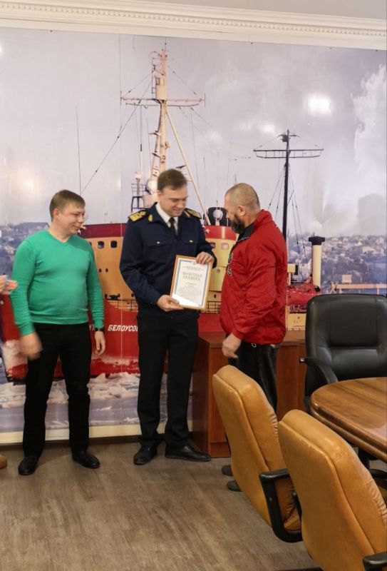 В преддверии профессионального праздника Дня работника автомобильного и городского пассажирского транспорта исполняющий обязанности директора предприятия Дмитрий Чепелев и председатель Профсоюза предприятия Александр... В преддверии профессионального праздника Дня работника автомобильного и городского пассажирского транспорта исполняющий обязанности директора предприятия Дмитрий Чепелев и председатель Профсоюза предприятия Александр...