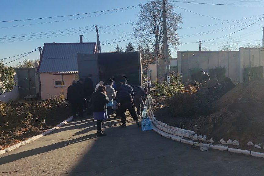 В социальные учреждения Кировского поступила партия бутилированной воды В социальные учреждения Кировского поступила партия бутилированной воды