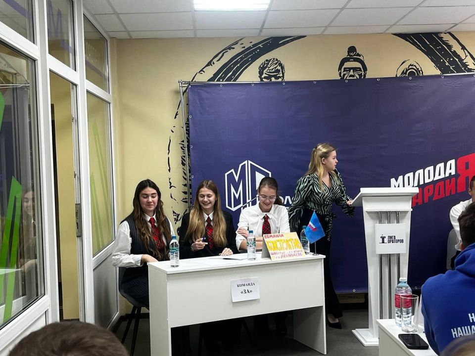 Сергей Желновач: Триумф юных ораторов из Дебальцево: школьницы покорили окружной этап! Сергей Желновач: Триумф юных ораторов из Дебальцево: школьницы покорили окружной этап!