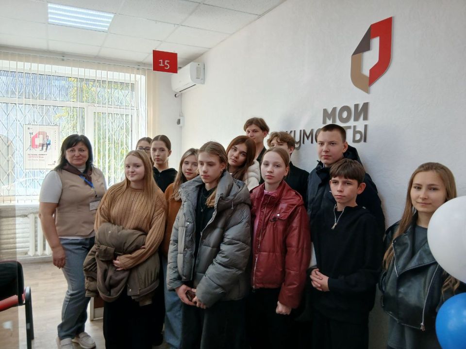 #УчитьсяВДобассе. В рамках исполнения поручения Главы ДНР Дениса Пушилина и воплощения в жизнь национального проекта "Молодежь и дети", многофункциональные центры "Мои документы" продолжают организацию профориентационных... #УчитьсяВДобассе. В рамках исполнения поручения Главы ДНР Дениса Пушилина и воплощения в жизнь национального проекта "Молодежь и дети", многофункциональные центры "Мои документы" продолжают организацию профориентационных...