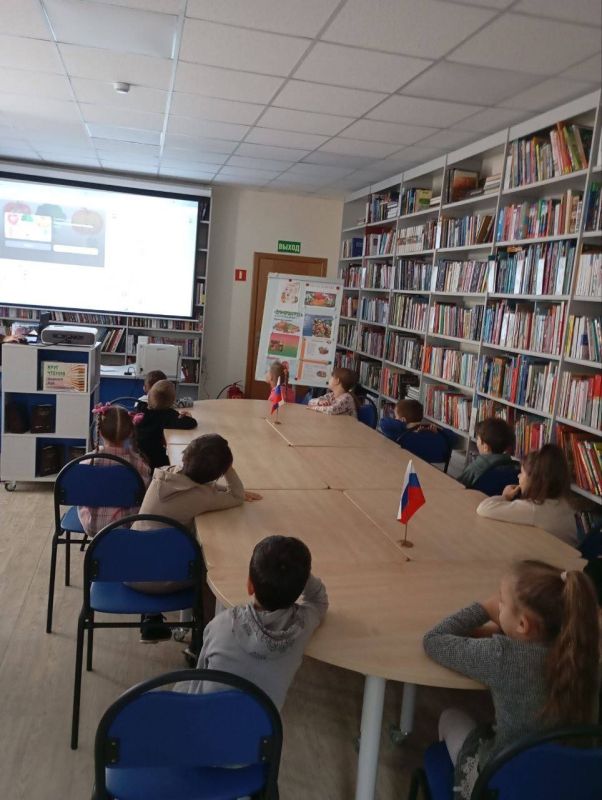 В Мангушской библиотеке прошло познавательное занятие о пользе овощей и фруктов В Мангушской библиотеке прошло познавательное занятие о пользе овощей и фруктов