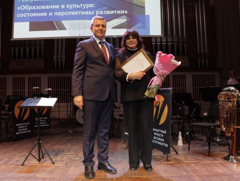 Николай Михайлов: Директор Комсомольской детской музыкальной школы получила награду от Минкультуры ДНР Николай Михайлов: Директор Комсомольской детской музыкальной школы получила награду от Минкультуры ДНР