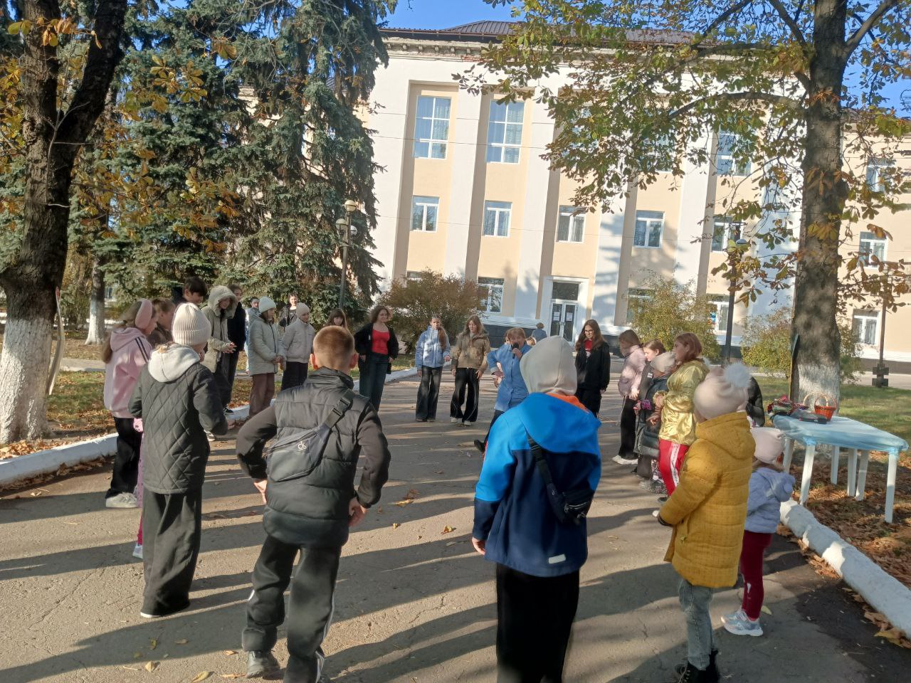 Сегодня, 24 октября, в День Русской Матрёшки, сотрудники МБУ "Центр культуры и досуга города Дебальцево" подарили юным жителям города яркий и запоминающийся праздник! Для детей была организована увлекательная игровая...