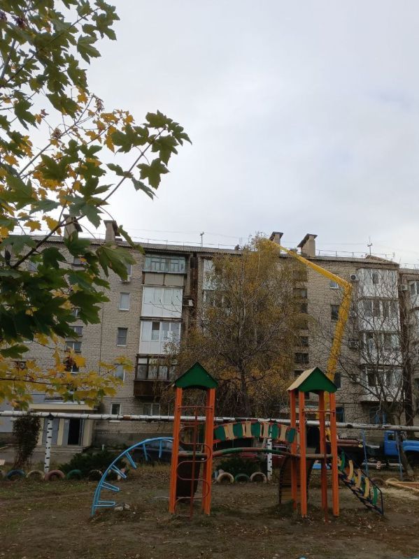 Сегодня, 24.10.2025 года, силами сотрудников жилищно-коммунальных предприятий Пролетарского внутригородского района г. Донецка были выполнены следующие работы: Сегодня, 24.10.2025 года, силами сотрудников жилищно-коммунальных предприятий Пролетарского внутригородского района г. Донецка были выполнены следующие работы: