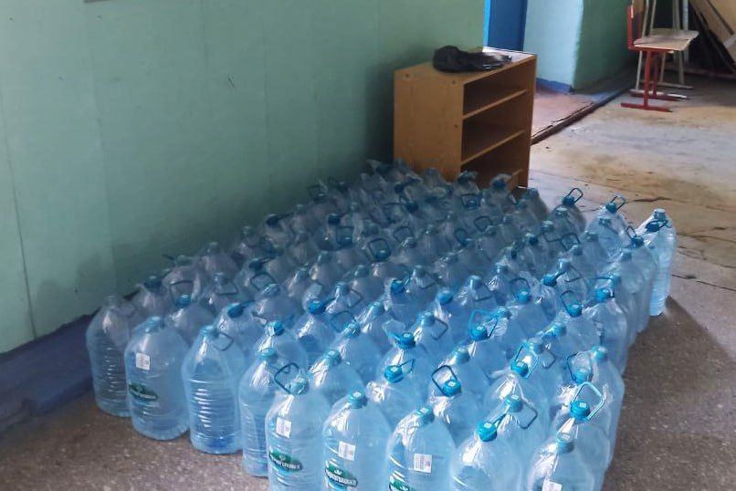 В социальные учреждения Кировского поступила партия бутилированной воды В социальные учреждения Кировского поступила партия бутилированной воды