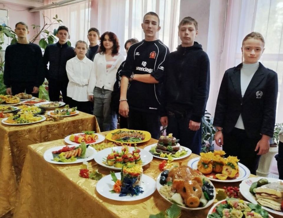 Под знаком единства: в Донецком техникуме прошел фестиваль русской кухни Под знаком единства: в Донецком техникуме прошел фестиваль русской кухни