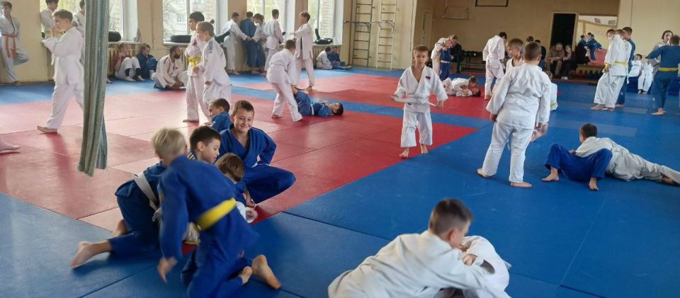 Врамках партийного проекта Всероссийской политической партии «ЕДИНАЯ РОССИЯ»«Выбор сильных» в 21 октября 2025 года прошла открытая тренировка среди воспитанников секций дзюдо и самбо Врамках партийного проекта Всероссийской политической партии «ЕДИНАЯ РОССИЯ»«Выбор сильных» в 21 октября 2025 года прошла открытая тренировка среди воспитанников секций дзюдо и самбо