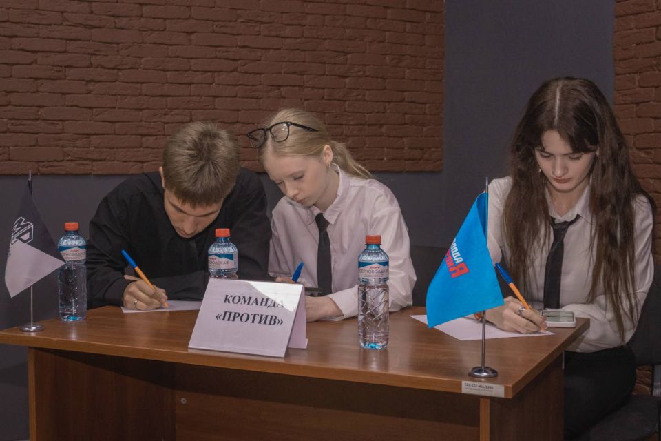 Сделай своё слово оружием. В Донецке прошёл полуфинал «Лиги Ораторов» Сделай своё слово оружием. В Донецке прошёл полуфинал «Лиги Ораторов»