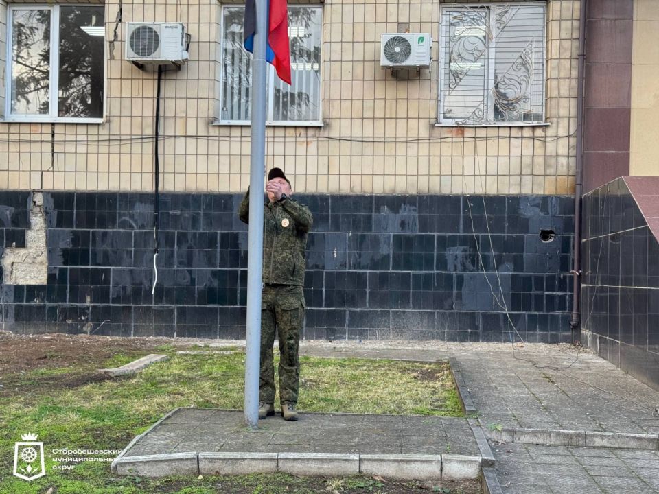Дмитрий Блинов: День флага по праву считается праздником, который объединяет многих людей в единое общество, напоминая о важных и постоянных ценностях, среди которых вечными являются государственность и патриотизм населения Дмитрий Блинов: День флага по праву считается праздником, который объединяет многих людей в единое общество, напоминая о важных и постоянных ценностях, среди которых вечными являются государственность и патриотизм населения
