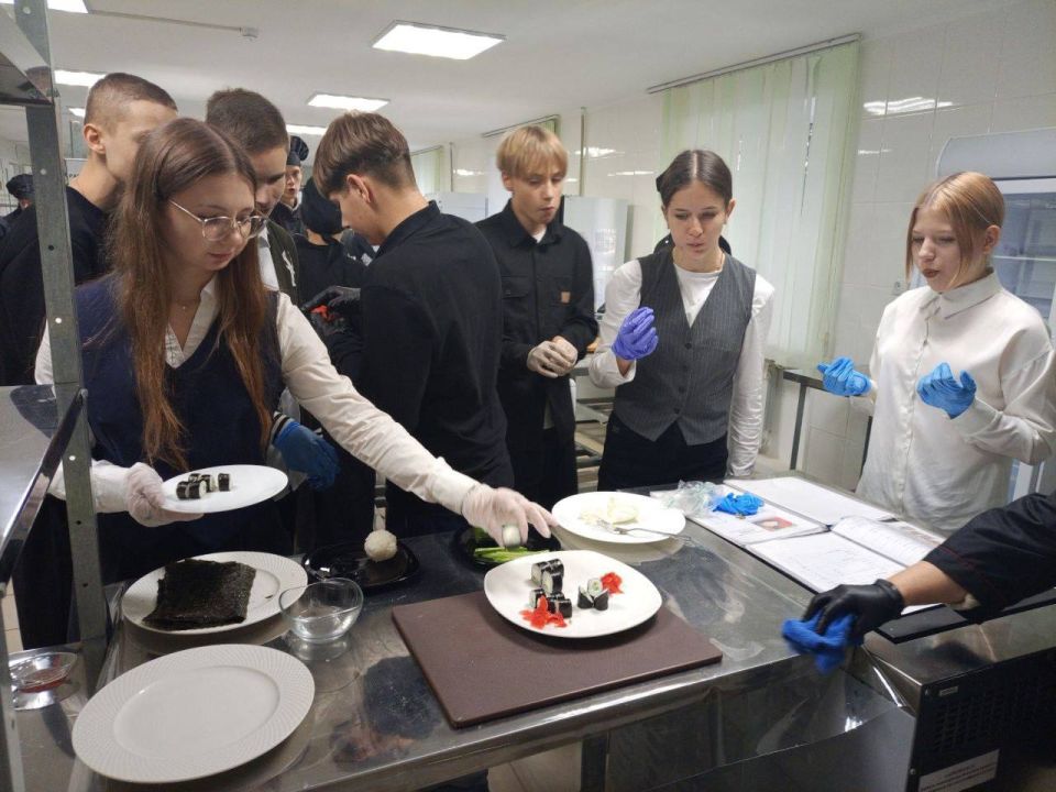 Денис Пушилин: Порядка 150 тысяч учеников, студентов и их родителей приняли участие в акции «Учиться в Донбассе» Денис Пушилин: Порядка 150 тысяч учеников, студентов и их родителей приняли участие в акции «Учиться в Донбассе»