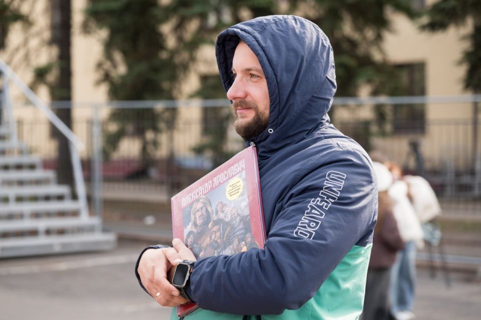 Фотоальбом из Макеевки. Помимо тёплых воспоминаний о городе и ярких впечатлений от фестиваля «Проводник истории», мы привезли из Макеевки сотни фотографий Фотоальбом из Макеевки. Помимо тёплых воспоминаний о городе и ярких впечатлений от фестиваля «Проводник истории», мы привезли из Макеевки сотни фотографий