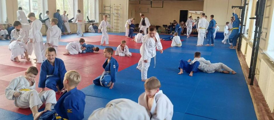 Врамках партийного проекта Всероссийской политической партии «ЕДИНАЯ РОССИЯ»«Выбор сильных» в 21 октября 2025 года прошла открытая тренировка среди воспитанников секций дзюдо и самбо Врамках партийного проекта Всероссийской политической партии «ЕДИНАЯ РОССИЯ»«Выбор сильных» в 21 октября 2025 года прошла открытая тренировка среди воспитанников секций дзюдо и самбо