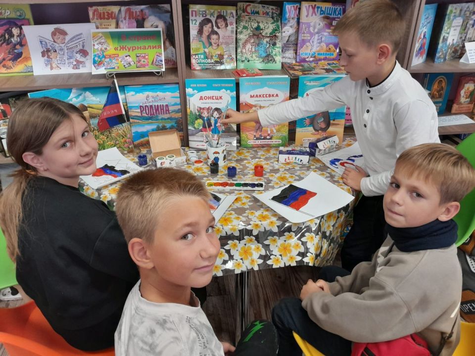 Цвета гордости и славы. 25 октября – День флага Донецкой Народной Республики Цвета гордости и славы. 25 октября – День флага Донецкой Народной Республики