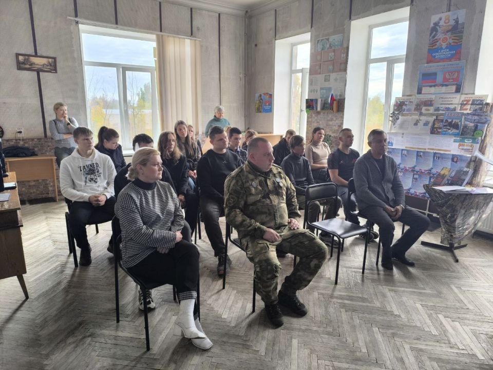Мероприятие, посвященное Дню флага Донецкой Народной Республики, проведенное в Филиале централизованной библиотечной системы для взрослых № 7, явилось значимым событием в комплексе мер по профилактике правонарушений среди... Мероприятие, посвященное Дню флага Донецкой Народной Республики, проведенное в Филиале централизованной библиотечной системы для взрослых № 7, явилось значимым событием в комплексе мер по профилактике правонарушений среди...