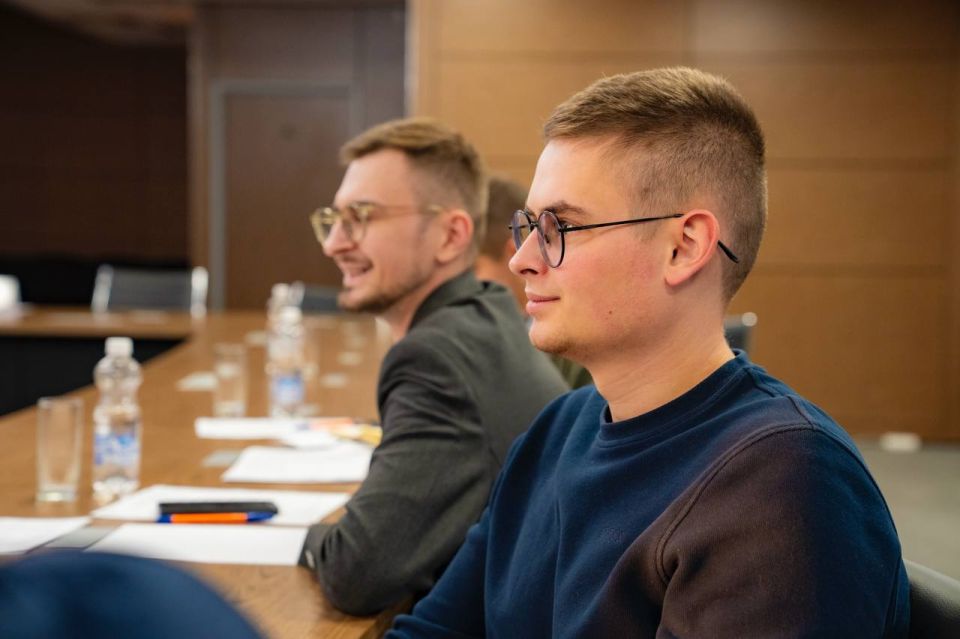 Денис Шимановский: На совещании волонтерского штаба #МЫВМЕСТЕ.Вода подвели промежуточные итоги работы Денис Шимановский: На совещании волонтерского штаба #МЫВМЕСТЕ.Вода подвели промежуточные итоги работы