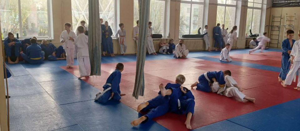 Врамках партийного проекта Всероссийской политической партии «ЕДИНАЯ РОССИЯ»«Выбор сильных» в 21 октября 2025 года прошла открытая тренировка среди воспитанников секций дзюдо и самбо Врамках партийного проекта Всероссийской политической партии «ЕДИНАЯ РОССИЯ»«Выбор сильных» в 21 октября 2025 года прошла открытая тренировка среди воспитанников секций дзюдо и самбо