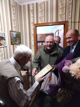 В рамках проекта "Старшее поколение" реализуемого Единой Россией, актив Совета ветеранов г. Донецка совместно с Региональной общественной организацией ветеранов и пенсионеров органов внутренних дел по Донецкой Народной...