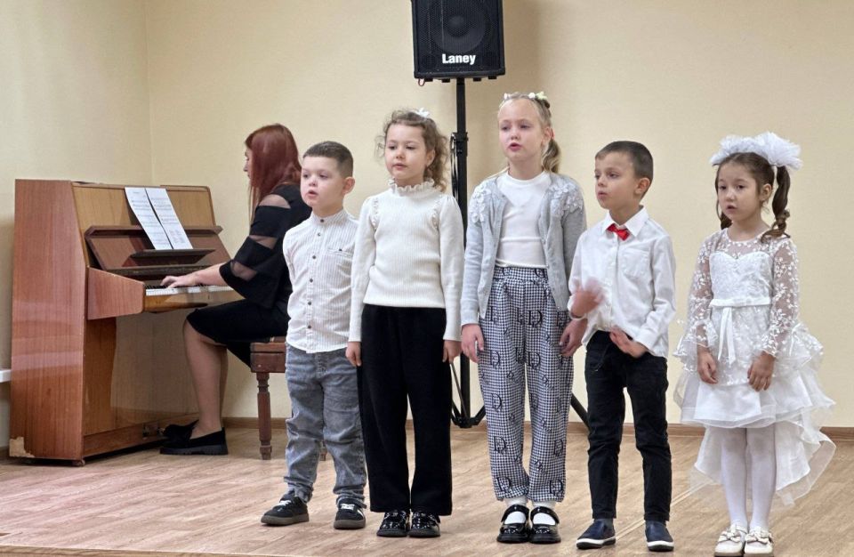 25 октября, в малом зале ДШИ «Симфония Приморья» царила атмосфера осеннего уюта и тепла! «Праздник осени» стал настоящим подарком для наших юных музыкантов и их родителей 25 октября, в малом зале ДШИ «Симфония Приморья» царила атмосфера осеннего уюта и тепла! «Праздник осени» стал настоящим подарком для наших юных музыкантов и их родителей