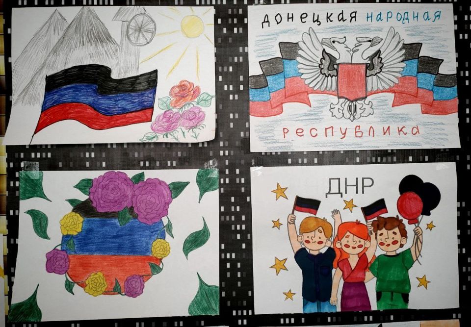 К дню Государственного флага в МБУ "СтепнянскийДК" прошла выставка рисунков "Цвета гордости и славы"любительского объединения "Весёлый карандаш" К дню Государственного флага в МБУ "СтепнянскийДК" прошла выставка рисунков "Цвета гордости и славы"любительского объединения "Весёлый карандаш"