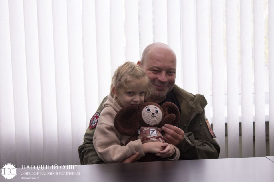Константин Кузьмин: Встретился с неравнодушными людьми, которые помогают нашим бойцам на передовой: Екатериной Дворянкиной - руководителем Благотворительного фонда «Из Тольятти с любовью» и Анастасией Кирилловой - вдовой... Константин Кузьмин: Встретился с неравнодушными людьми, которые помогают нашим бойцам на передовой: Екатериной Дворянкиной - руководителем Благотворительного фонда «Из Тольятти с любовью» и Анастасией Кирилловой - вдовой...