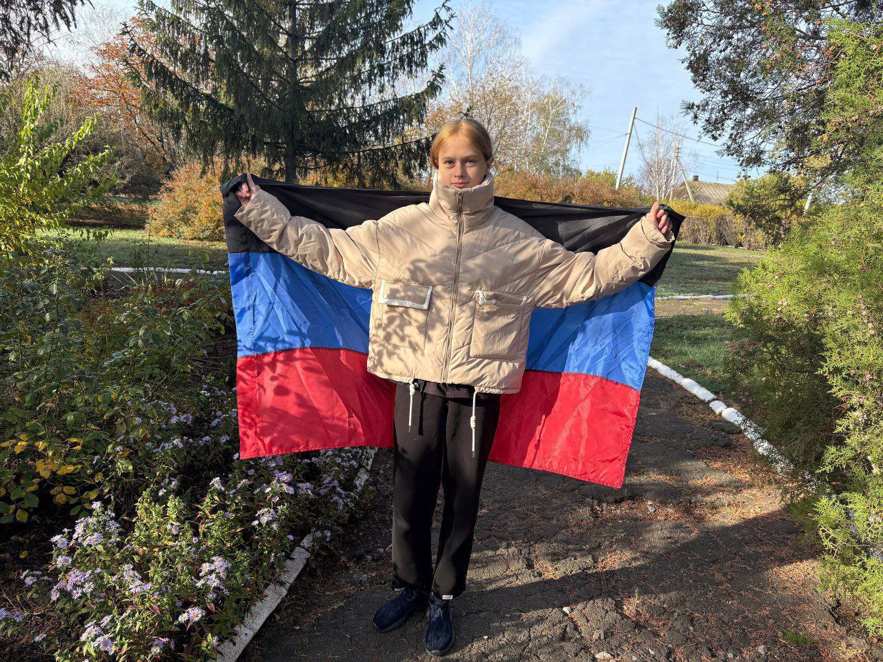 Первые ГБОУ "Степнянской школы" провели флешмоб под названием "Флаг - наша гордость!" Первые ГБОУ "Степнянской школы" провели флешмоб под названием "Флаг - наша гордость!"