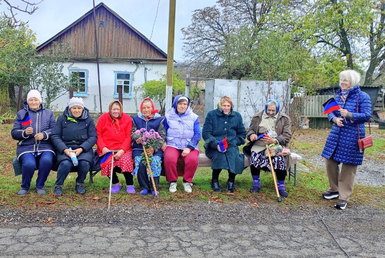 С Днем флага Донецкой Народной Республики жителей сел Чичерино и Трудовское поздравил автоклуб Волновахского ОДК им. Героя России В. А. Жоги С Днем флага Донецкой Народной Республики жителей сел Чичерино и Трудовское поздравил автоклуб Волновахского ОДК им. Героя России В. А. Жоги
