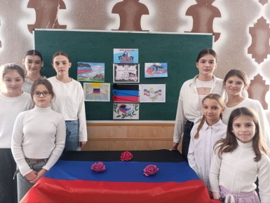 Выставка рисунков «ЦВЕТА РЕСПУБЛИКИ»