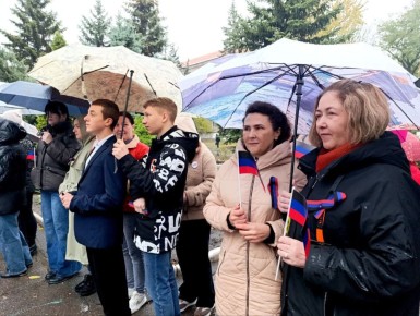 В Ждановке прошла тематическая программа «Флаг державы - символ славы!» ко Дню флага Донецкой Народной Республики