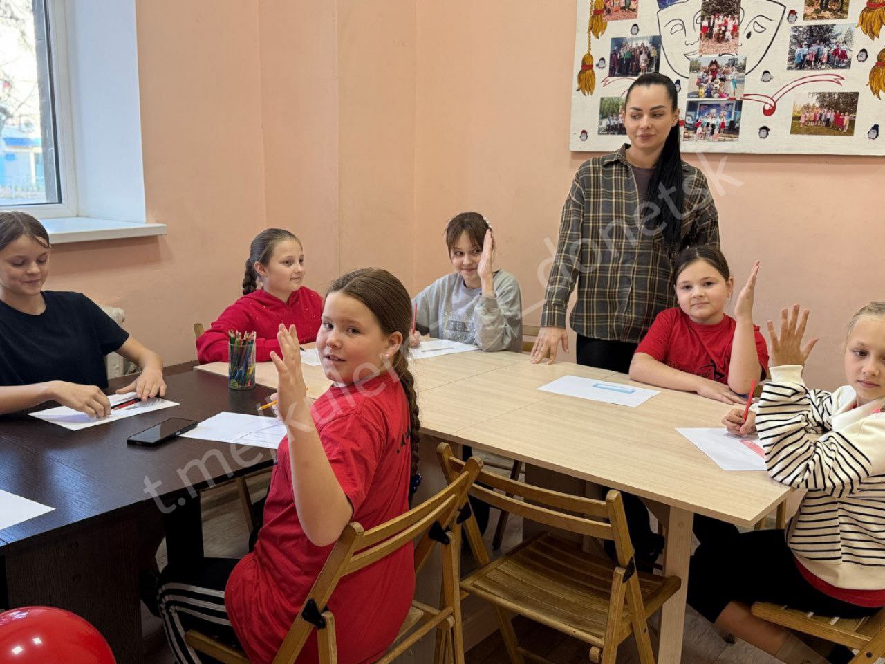 В учреждениях культуры нашего города прошли торжественные мероприятия, приуроченные ко Дню Флага Донецкой Народной Республики В учреждениях культуры нашего города прошли торжественные мероприятия, приуроченные ко Дню Флага Донецкой Народной Республики