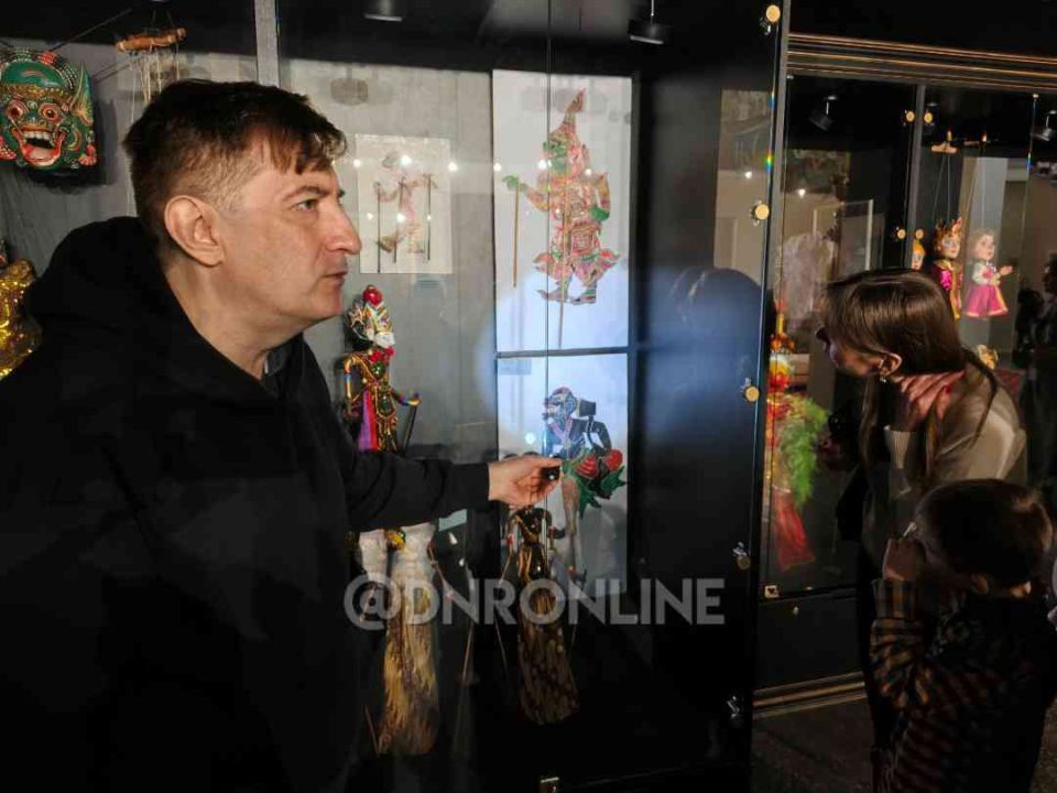 В Донецке прошла премьера спектакля «Тени театра» В Донецке прошла премьера спектакля «Тени театра»