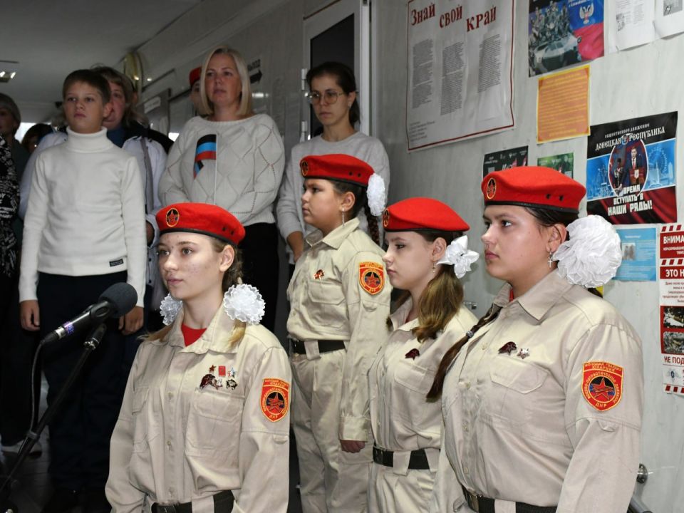 Под знаменем единства: В Кировском прошло мероприятие ко Дню флага ДНР Под знаменем единства: В Кировском прошло мероприятие ко Дню флага ДНР