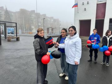25 октября - День флага Донецкой Народной Республики
