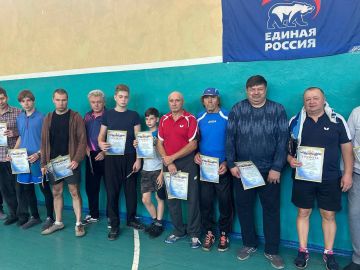 Сегодня 25 октября в честь празднования Дня Флага Донецкой Народной Республики сектором физической культуры, спорта и туризма организован городской турнир по настольному теннису среди жителей и любителей спорта