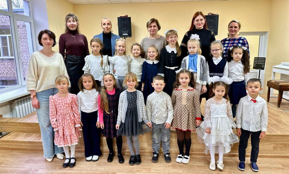 25 октября, в малом зале ДШИ «Симфония Приморья» царила атмосфера осеннего уюта и тепла! «Праздник осени» стал настоящим подарком для наших юных музыкантов и их родителей 25 октября, в малом зале ДШИ «Симфония Приморья» царила атмосфера осеннего уюта и тепла! «Праздник осени» стал настоящим подарком для наших юных музыкантов и их родителей