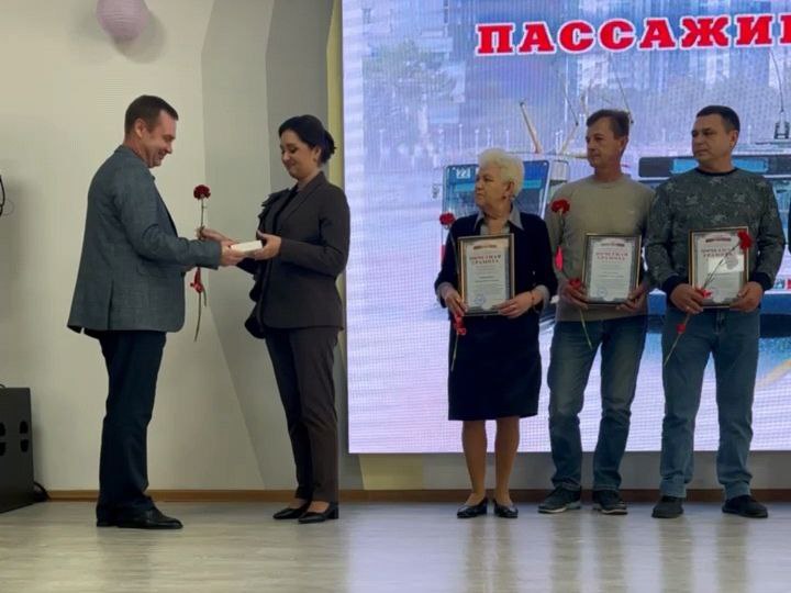 В Мариуполе поздравили работников транспортной отрасли с профессиональным праздником В Мариуполе поздравили работников транспортной отрасли с профессиональным праздником