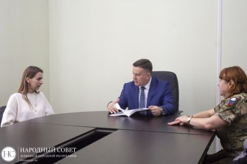 Константин Кузьмин: Встретился с неравнодушными людьми, которые помогают нашим бойцам на передовой: Екатериной Дворянкиной - руководителем Благотворительного фонда «Из Тольятти с любовью» и Анастасией Кирилловой - вдовой...