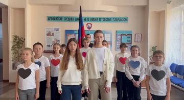ГБОУ "Средняя школа №12 им. М. Толстых г.о. Иловайск" поздравляет с Днем флага Донецкой Народной Республики