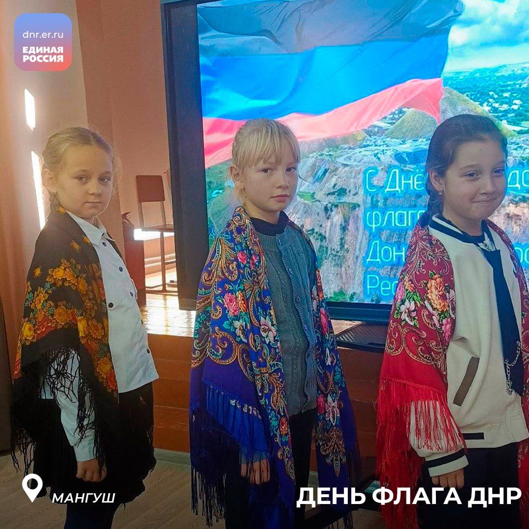 Чёрный, синий, красный – наш! Чёрный, синий, красный – наш!