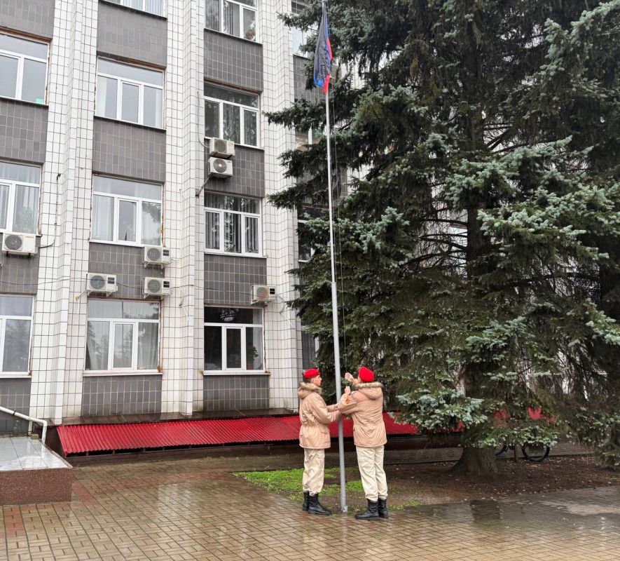 Александр Шатов: В Шахтерске состоялось торжественное мероприятие по случаю Дня флага Александр Шатов: В Шахтерске состоялось торжественное мероприятие по случаю Дня флага